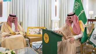 أمير الجوف يدشن سيارة الطوارئ عبية