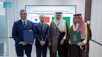 السعودية وبنما توقعان اتفاقية طيران