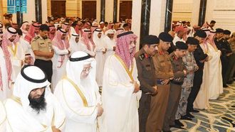 الأمير سعود يؤم صلاة عيد الأضحى في جدة