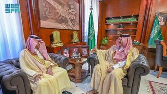 سمو الأمير يلتقي الرئيس التنفيذي لمجموعة المطارات