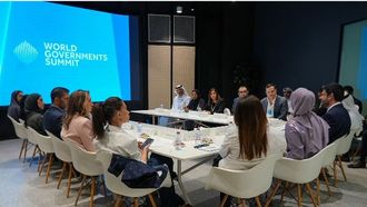 مناقشة دور وسائل الإعلام في السرديات العالمية