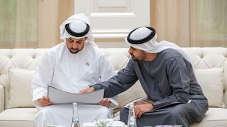 حمدان بن زايد يطلع على مشاريع تطوير السلع