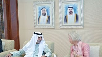 نهيان بن مبارك يلتقي السفير الأمريكي