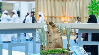 منحوتات إبداعية في مهرجان ليوا للتمور