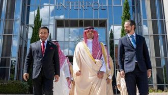 الأمير عبد العزيز بن سعود يزور الإنتربول