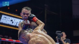 إيتوما يفوز بلقب الوزن الثقيل في الرياض