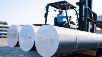 أول شحنة من الألمنيوم منخفض الكربون من الإمارات العربية المتحدة