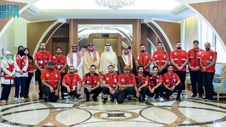 الأمير يكرم منقذي الهلال الأحمر