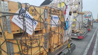 مساعدات عاجلة تم نقلها جواً إلى أفغانستان من دبي