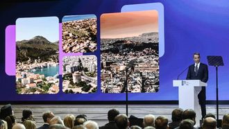 اليونان تعلن عن تخفيضات ضريبية للأسر