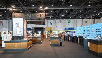 خنير يعرض منتجات تراثية إماراتية في معرض الصيد والفروسية الدولي