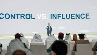 موازنة رؤى القيادة والإدارة