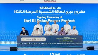 عُمان توقع اتفاقية إنشاء محطة للطاقة الشمسية مع مصدر