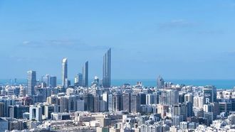 أبوظبي تنجز أكثر من 12 ألف مبنى