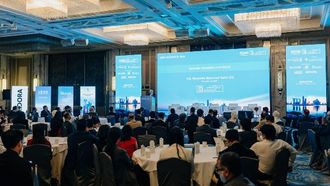 انطلاق قمة أبوظبي للبنية التحتية في سنغافورة