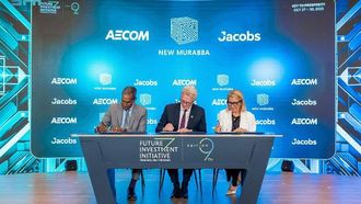 توقيع عقود استراتيجية للتنمية الحضرية