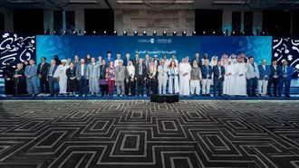 مناقشة دمج الذكاء الاصطناعي في المعجم العربي