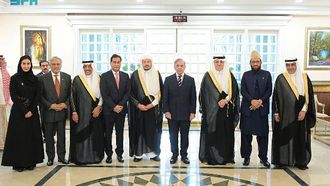 رئيس مجلس الشورى يلتقي رئيس الوزراء الباكستاني