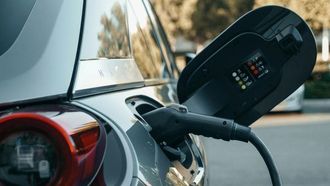 DEWA And ENOC Expand Dubai~~s EV Charging Network