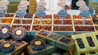 انطلاق مهرجان الظفرة للتمور والمزاد العلني