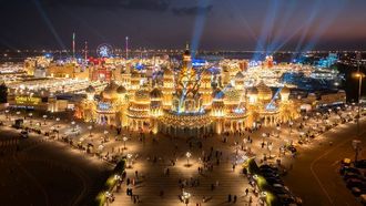 القرية العالمية تفتتح موسمها الثلاثين في دبي