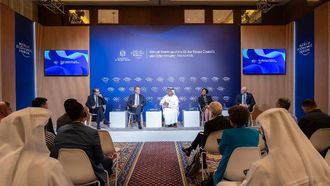 مناقشة التعاون في مجال التكنولوجيا والذكاء الاصطناعي في المؤتمر