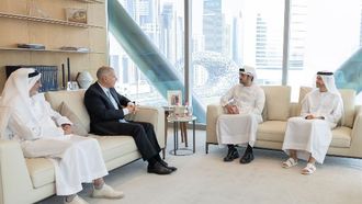 مكتوم بن محمد يلتقي الرئيس التنفيذي لبنك HSBC