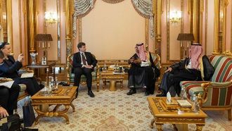 وزير الصناعة يلتقي كبار المسؤولين الاقتصاديين