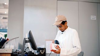 مركز زايد يطلق برنامجًا مهنيًا