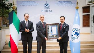 الشيخ فهد يتسلم ميدالية الإنتربول