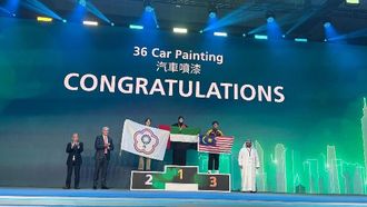 كلية أبوظبي تفوز بميداليات في مسابقة مهارات آسيا