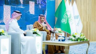 أمير منطقة الباحة يستعرض فرص الاستثمار