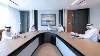 مراجعة تطوير البنية التحتية للطرق في دبي من قبل حمدان