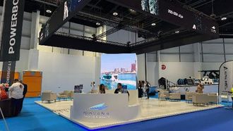 نيرفانا لليخوت تطلق قاربًا كهربائيًا في أبوظبي