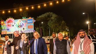 السفير يزور الأسبوع الثقافي الهندي في الرياض