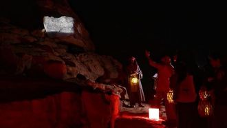 رحلة مسائية في جبل عكمة في العلا