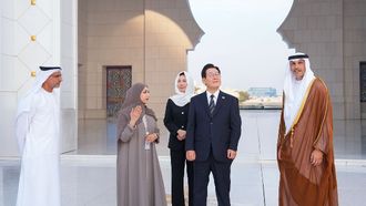 Korean President Visits Sheikh Zayed Mosque