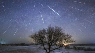 الإمارات العربية المتحدة تشهد زخات شهب الأسديات