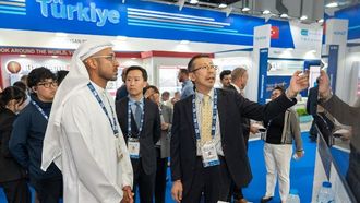 الإمارات تسلط الضوء على 168 مليار درهم إماراتي في معرض أديبك