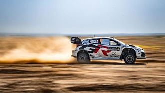 مارتن شيسك يتصدر الترتيب في رالي السعودية