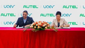 الإمارات للسيارات الكهربائية تتعاون مع أوتيل لتوفير الشحن الذكي