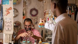 يزن عيد يتألق في معرض بنان للفنون الرملية