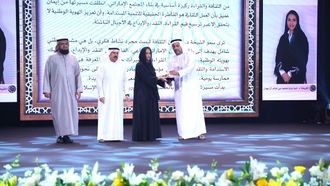 الشيخة الدكتورة شما تتسلم جائزة العويس