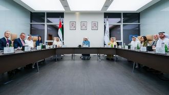 عبد الله بن زايد يترأس اجتماع مجلس إدارة أنور قرقاش