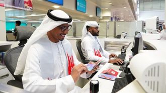 ختم البحرين يرحب بالمسافرين في دبي