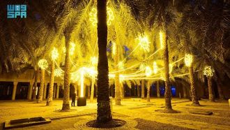 رسومات الأطفال تتألق في نور الرياض