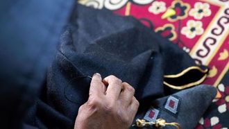 معطف فرو فروة في شتاء القصيم