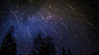 ذروة زخات شهب الجوزاء الليلة