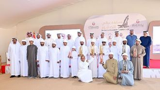 تتويج الفائزين في مسابقة الصيد بالصقور في غاياتي