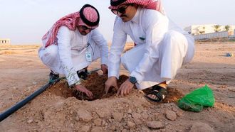 متطوع في مبادرة حفر الباطن الخضراء